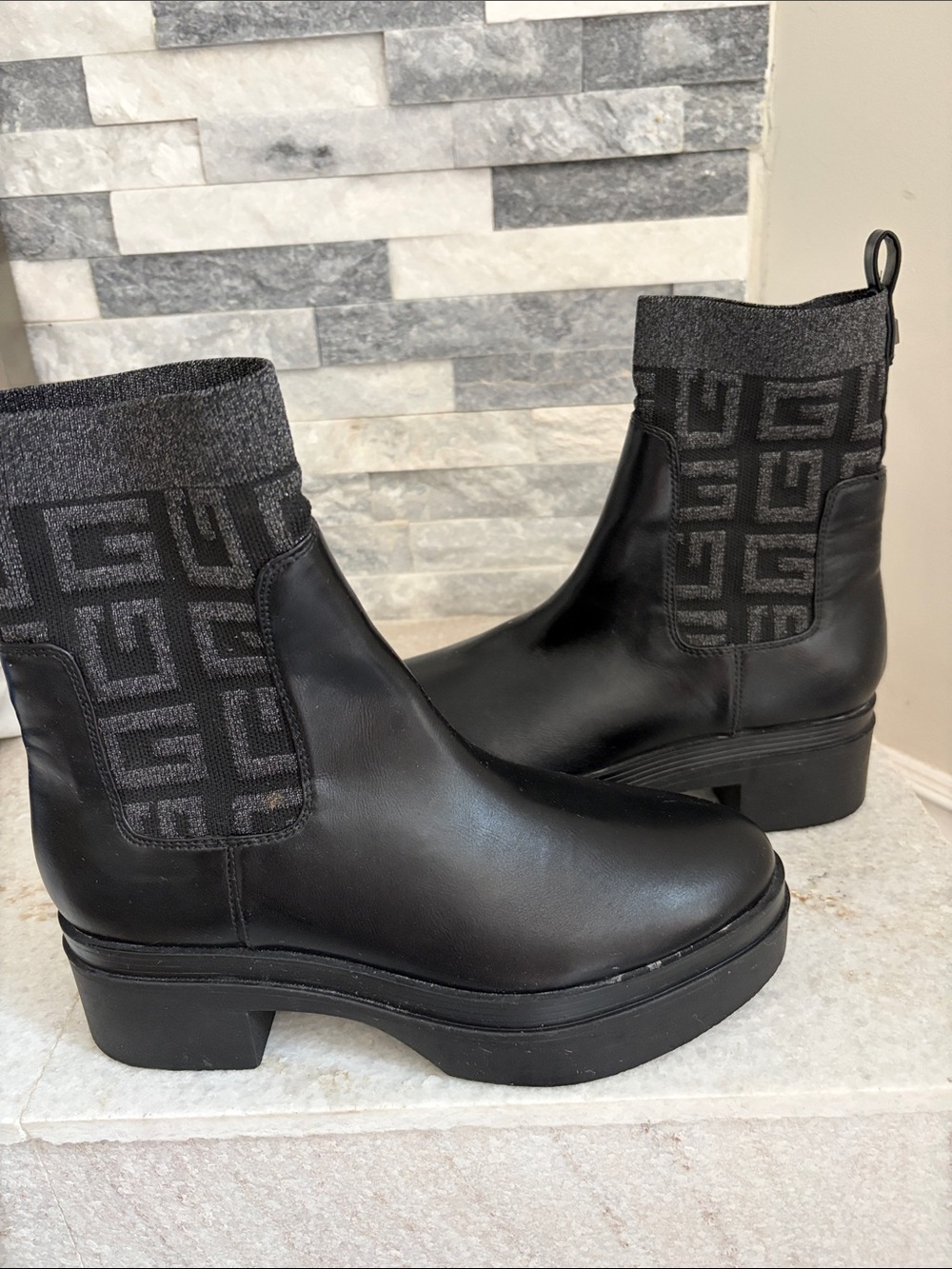 Guess Keanna Chelsea boots women's new size 9